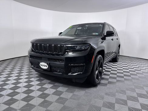 Used 2023 Jeep Grand Cherokee L Limited w/ Luxury Tech Group II AWD/4WD image 21