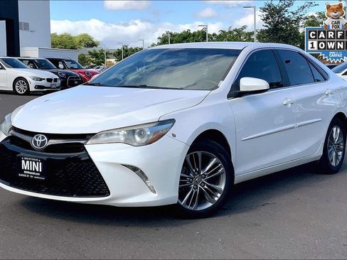 Used 2015 Toyota Camry SE FWD image 2
