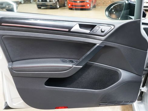 Used 2015 Volkswagen GTI SE image 37