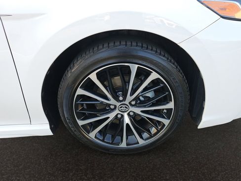 Used 2018 Toyota Camry SE w/ Convenience Package FWD image 35