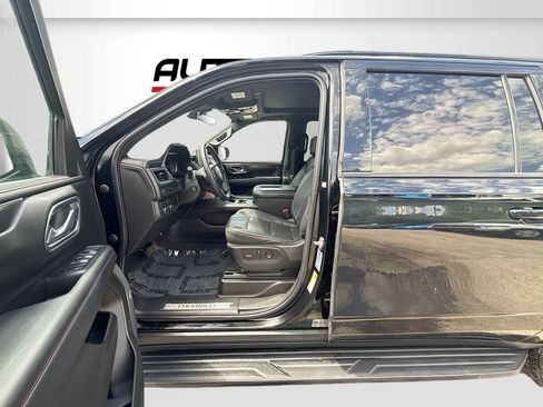 Used 2022 Chevrolet Suburban RST w/ Sport Performance Package AWD/4WD image 22