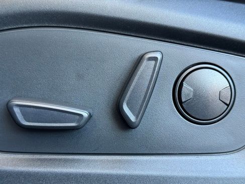 Used 2022 Ford Explorer XLT w/ Equipment Group 202A image 15