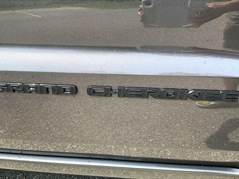 Used 2020 Jeep Grand Cherokee Altitude AWD/4WD image 33
