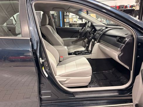 Used 2014 Toyota Camry LE image 11