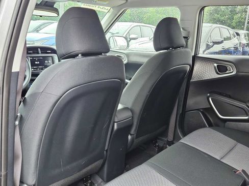 Used 2025 Kia Soul LX image 17