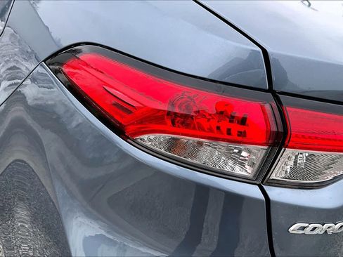 Used 2021 Toyota Corolla LE image 28