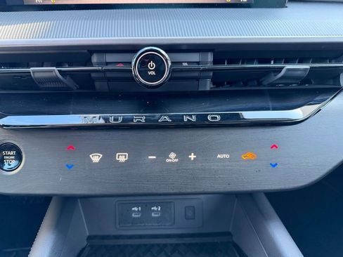 Used 2025 Nissan Murano SV image 11