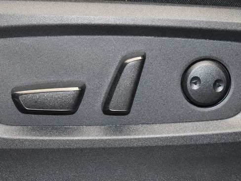 Certified 2025 Nissan Pathfinder SV FWD image 13