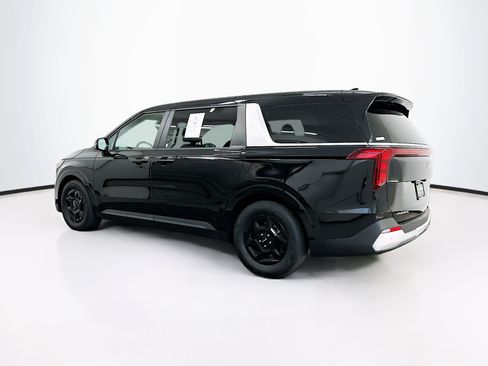 Used 2026 Kia Carnival FWD image 5