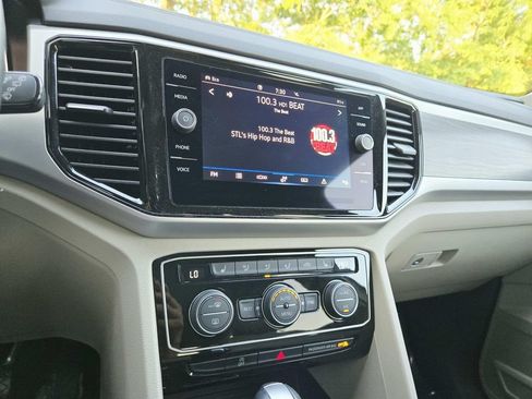 Used 2023 Volkswagen Atlas SE w/ Panoramic Sunroof Package AWD/4WD image 27
