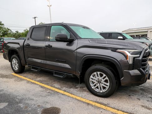 Used 2022 Toyota Tundra SR5 AWD/4WD image 6