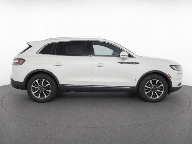 Used 2023 Lincoln Nautilus Reserve w/ Luxury Package AWD/4WD image 8