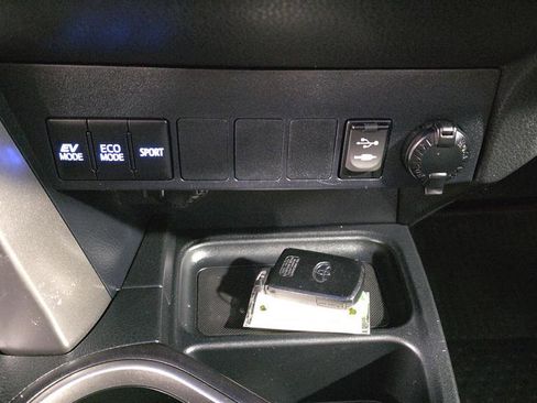 Used 2017 Toyota RAV4 XLE image 23