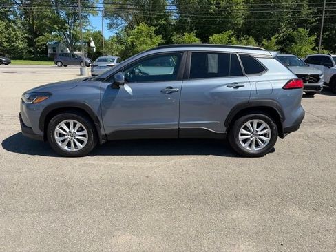 Used 2023 Toyota Corolla Cross LE w/ Moonroof Package AWD/4WD image 5