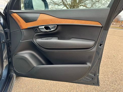 Used 2021 Volvo XC90 T6 Momentum w/ Protection Package Premier image 30