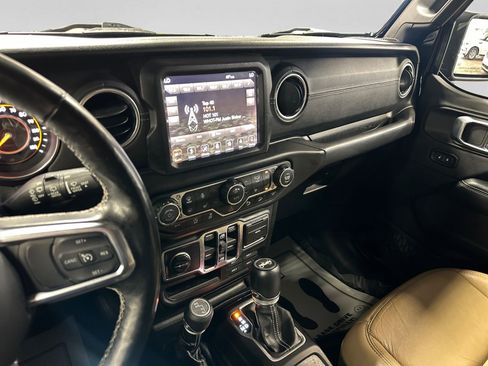 Used 2018 Jeep Wrangler Unlimited Sahara w/ Dual Top Group AWD/4WD image 20