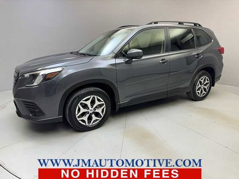 Used 2023 Subaru Forester Premium image 1