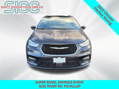 Used 2022 Chrysler Pacifica Touring image 2