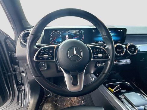 Used 2022 Mercedes-Benz GLB 250 image 11
