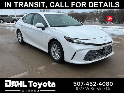 Used 2025 Toyota Camry LE image 1