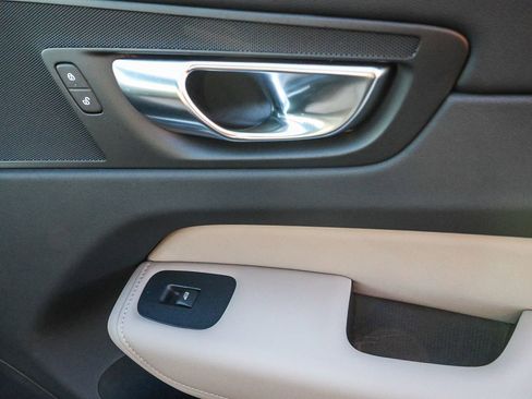 Used 2026 Volvo XC60 B5 Plus w/ Protection Package Premier image 21