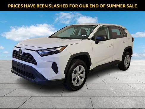 Used 2024 Toyota RAV4 LE AWD/4WD image 4
