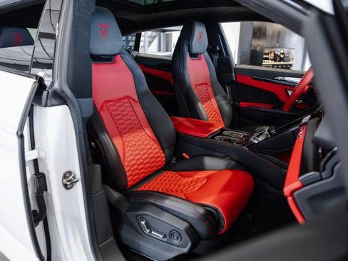 Used 2022 Lamborghini Urus AWD/4WD image 49