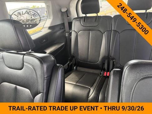 Used 2023 Jeep Grand Cherokee L Limited AWD/4WD image 13