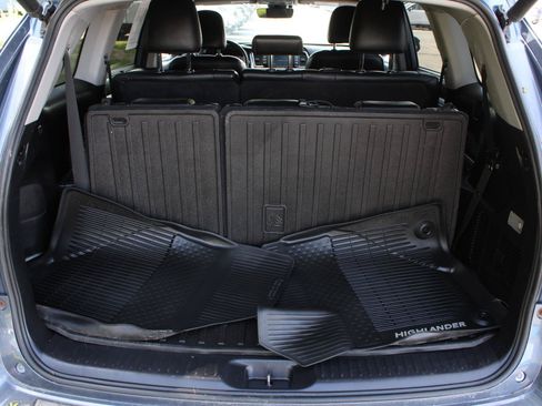 Used 2018 Toyota Highlander XLE AWD/4WD image 8