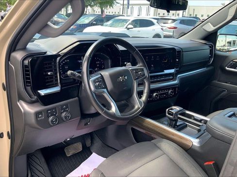 Used 2022 Chevrolet Silverado 1500 LT Trail Boss w/ LPO, Dark Essentials Package AWD/4WD image 13