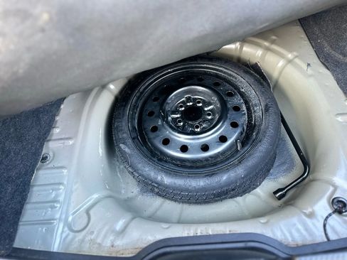 Used 2005 Ford Taurus SEL image 8