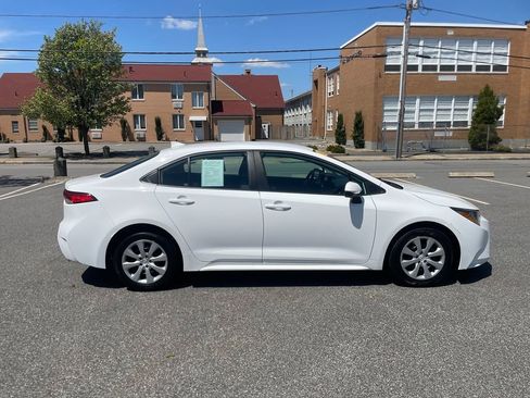 Used 2024 Toyota Corolla LE FWD image 4