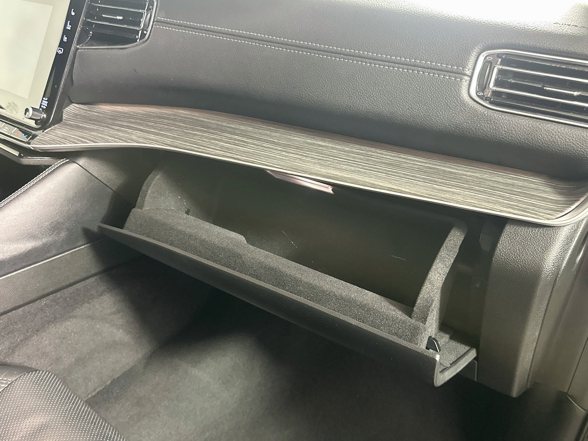 Used 2024 Jeep Wagoneer Series III AWD/4WD image 34