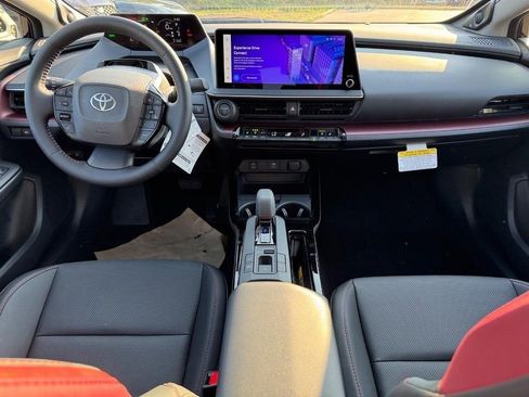 New 2025 Toyota Prius Plug-In Hybrid FWD image 8