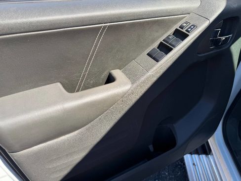 Used 2017 Nissan Frontier PRO-4X image 5