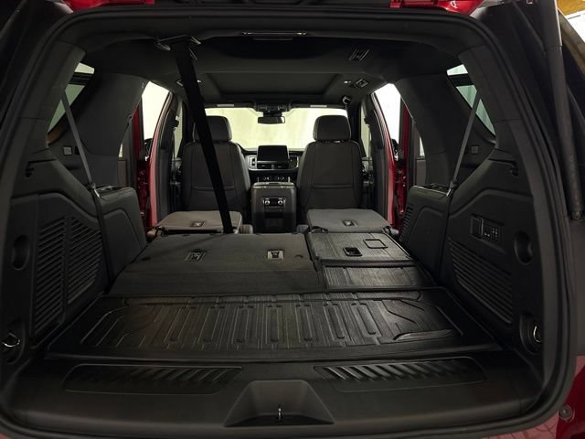 Used 2023 GMC Yukon SLT w/ SLT Premium Package AWD/4WD image 14
