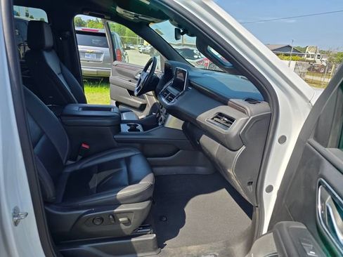 Used 2024 Chevrolet Suburban LT RWD image 39