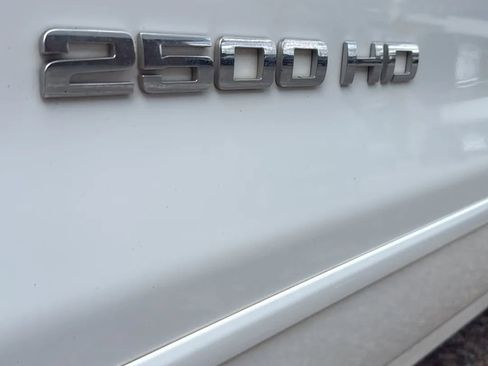 Used 2019 Chevrolet Silverado 2500 LT AWD/4WD image 11