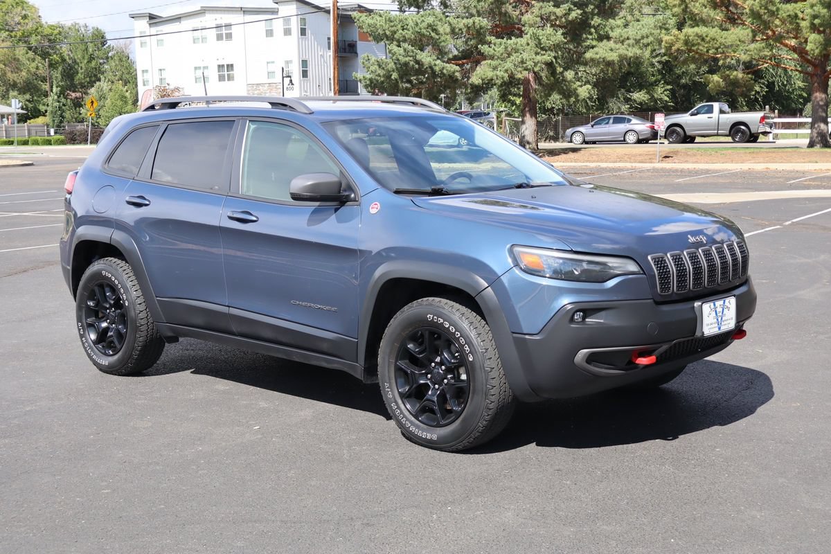 Used 2019 Jeep Cherokee Trailhawk w/ Comfort/Convenience Group AWD/4WD image 2