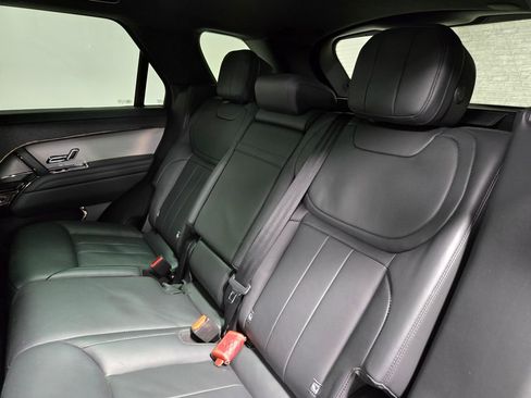 Used 2025 Land Rover Range Rover Sport SE image 34
