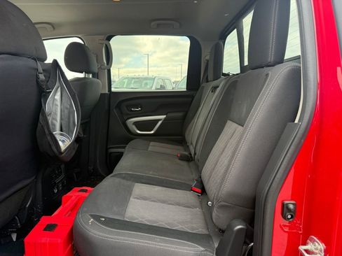 Used 2024 Nissan Titan SV w/ SV Convenience Package image 9