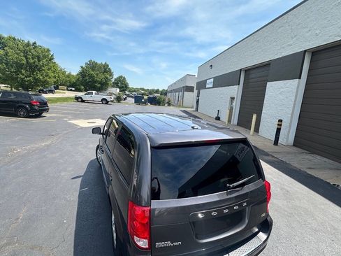 Used 2017 Dodge Grand Caravan SE w/ UConnect Hands-Free Group FWD image 7