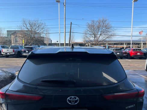 Used 2021 Toyota Highlander XLE image 7