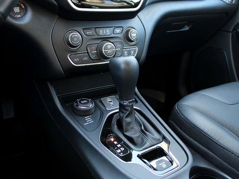 Used 2020 Jeep Cherokee Limited image 20