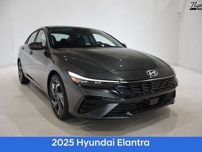 New 2025 Hyundai Elantra Limited w/ Cargo Package