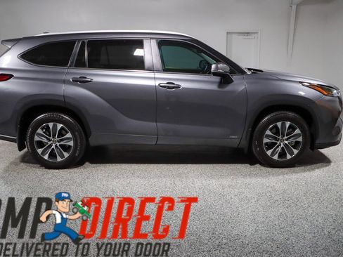 Used 2023 Toyota Highlander XLE image 6