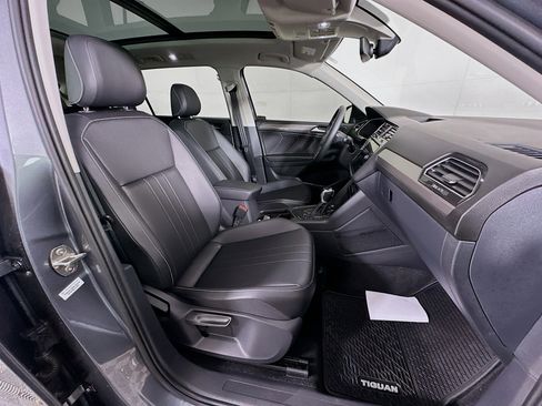 Used 2023 Volkswagen Tiguan SE image 32