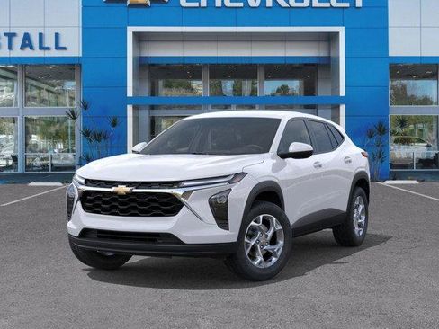 Used 2026 Chevrolet Trax LS w/ LS Convenience Package FWD image 6