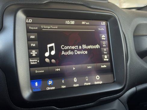 Used 2023 Jeep Renegade Latitude image 23