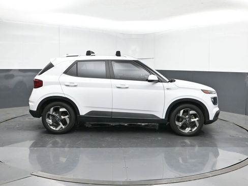 Used 2021 Hyundai Venue SEL w/ Cargo Package image 6